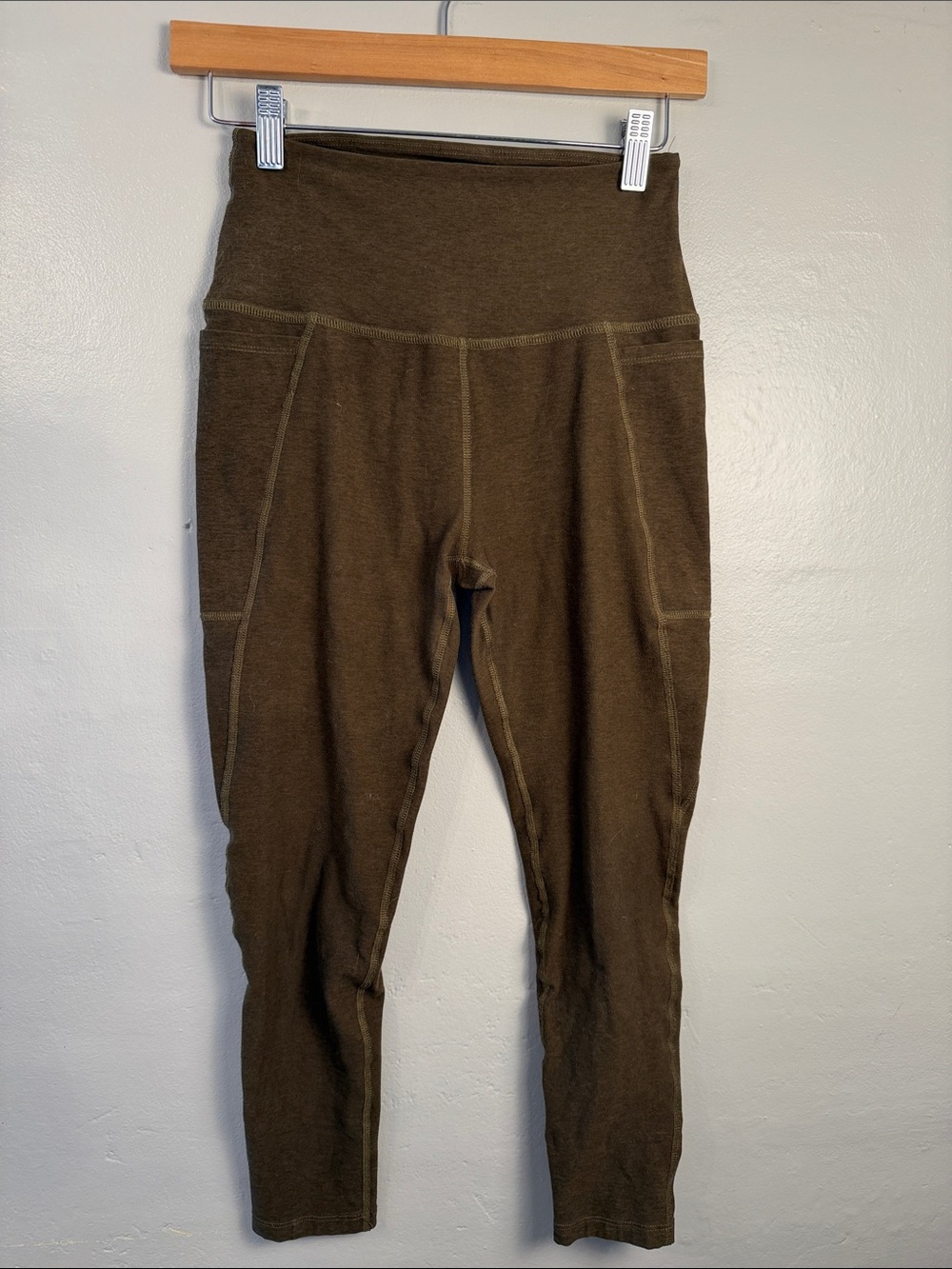 Beyond Yoga Olive Green cropped leggings size medium